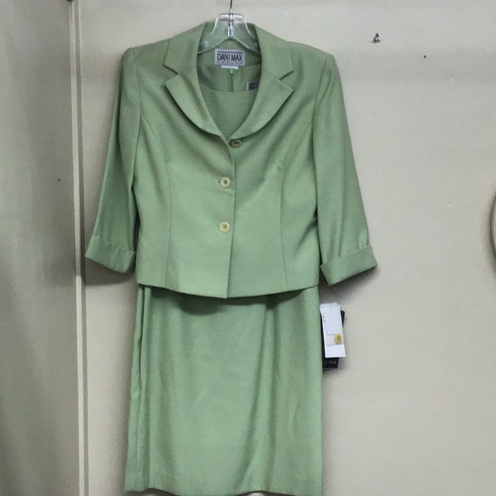 Sleeveless dress with jacket